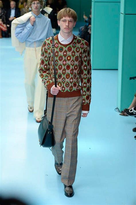 pantaloni gucci uomo 2018|Gucci Fall 2018 Menswear Fashion Show .